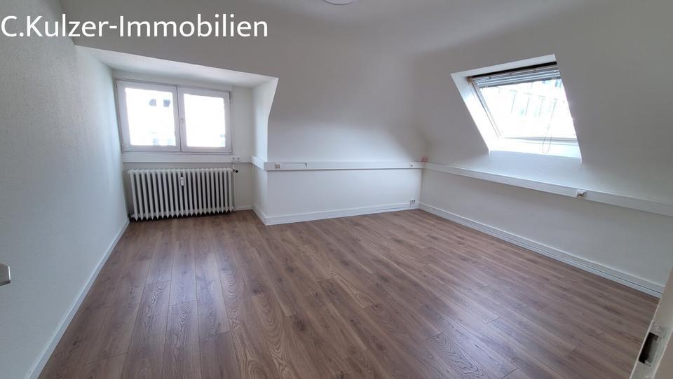 WG-EinzelZimmer wird frei in Studenten WG, großer DG-Wohnung - in Bahnhofsnähe -im Zentrum von Lörrach