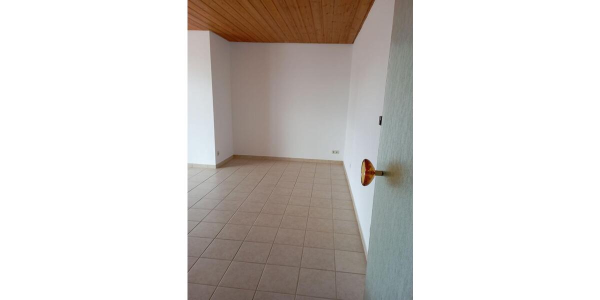 Erdgeschoßwohnung Hallstadt - 3 Zimmer, 83 m&sup2;, 880&euro; | Angebot:26491300