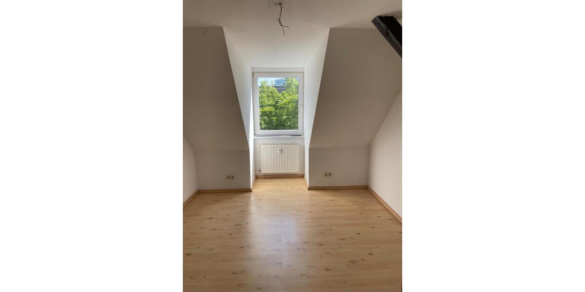 Dachgeschoßwohnung Dessau-Roßlau Roßlau - 3 Zimmer, 112 m&sup2;, 785&euro; | Angebot:25712320