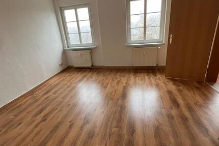 Atlas Immobilien: charmante 4-Zimmer-Wohnung zu vermieten. 4 zimmer