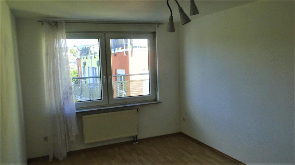 Etagenwohnung Geisenheim - 3 Zimmer, 75 m&sup2;, 820&euro; | Angebot:25870309