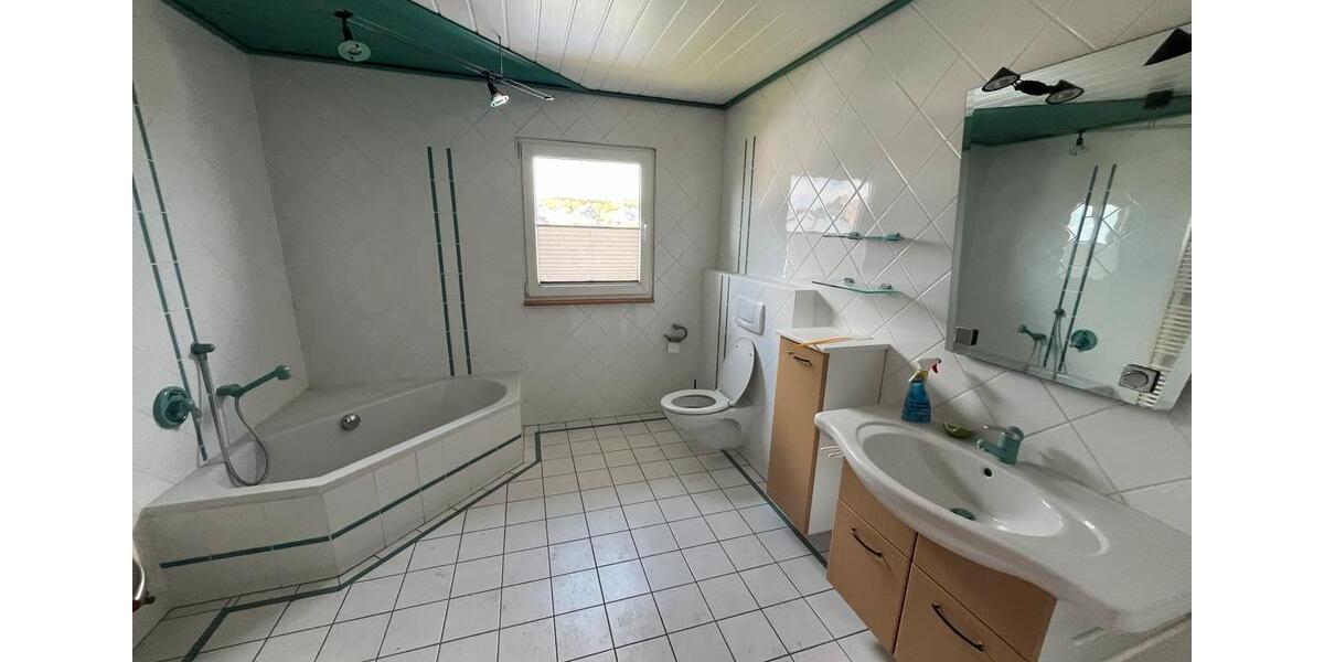 Dachgeschoßwohnung Brilon - 3 Zimmer, 90 m&sup2;, 700&euro; | Angebot:26604508