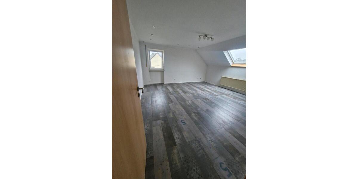Reihenhaus Dudeldorf - 8 Zimmer, 200 m&sup2;, 1.400&euro; | Angebot:25824171