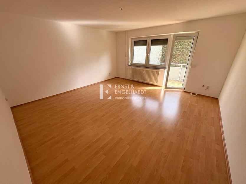 Großzügige & helle 4-Zimmer-Wohnung in attraktiver Lage zu vermieten