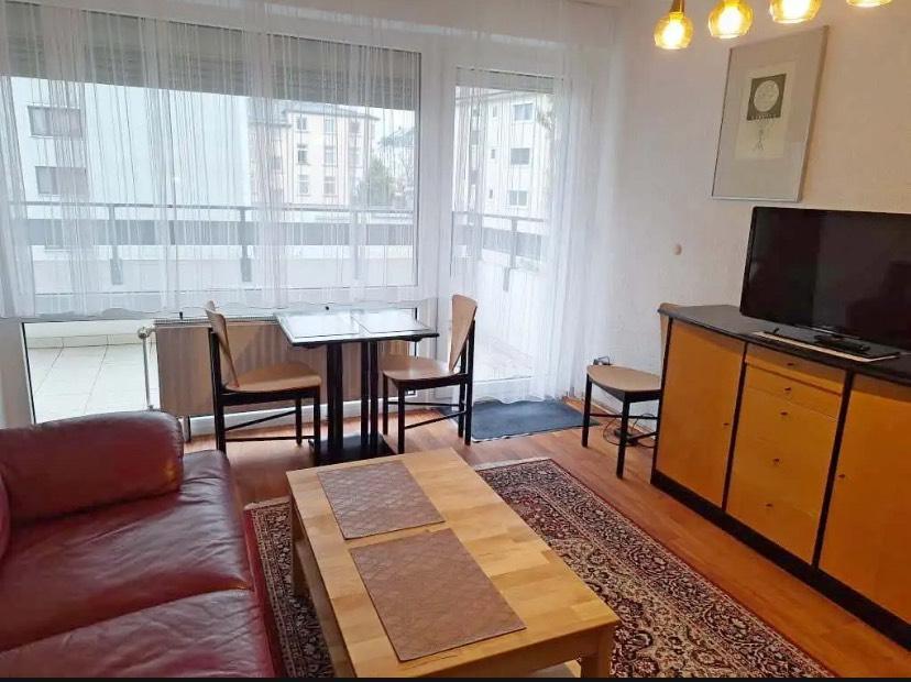 Schöne helle 2 Zimmer Wohnung möbliert im Nordend zimmer