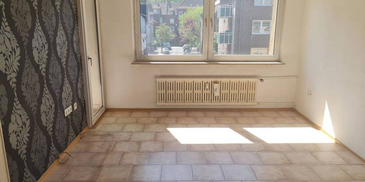 4-Zimmer-Wohnung im 2. OG mit Balkon zu vermieten! 1 Nettokaltmiete frei (2. Monat) 4 zimmer