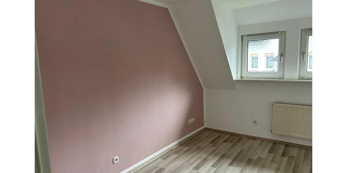 Dachgeschoßwohnung Siegen - 3 Zimmer, 64 m&sup2;, 680&euro; | Angebot:24886251