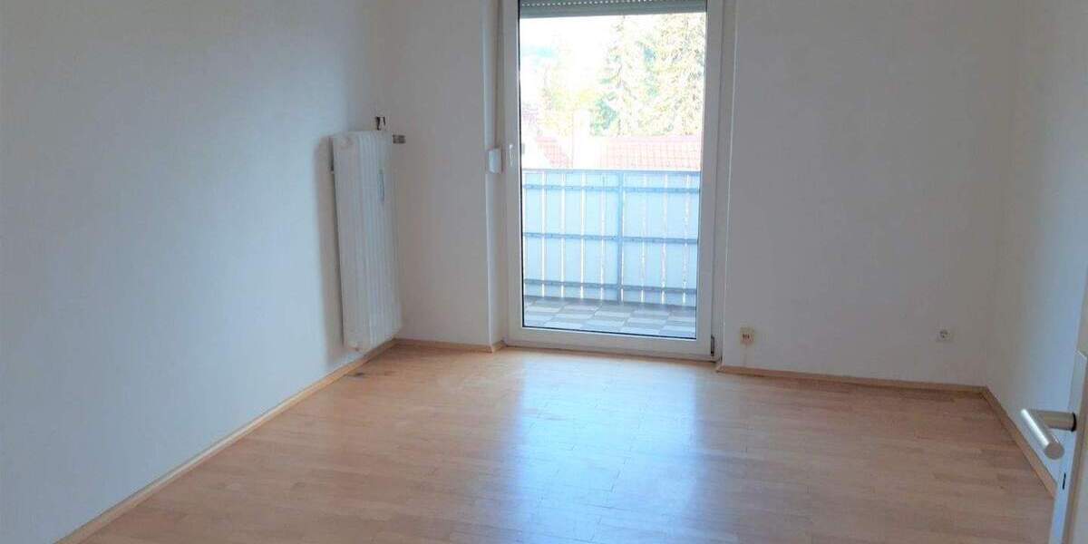 Etagenwohnung Amberg - 3 Zimmer, 94 m&sup2;, 790&euro; | Angebot:25909111