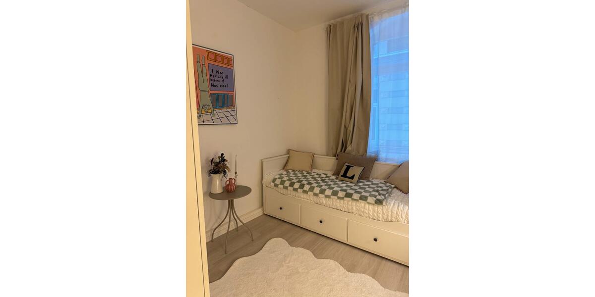 Schönes Zimmer in 3er WG in bester Lage 1 zimmer