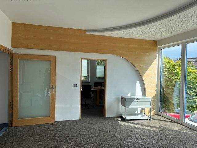 Gewerbeobjekt Weißenhorn - 8 Zimmer, 267 m&sup2;, 2.000&euro; | Angebot:24450600