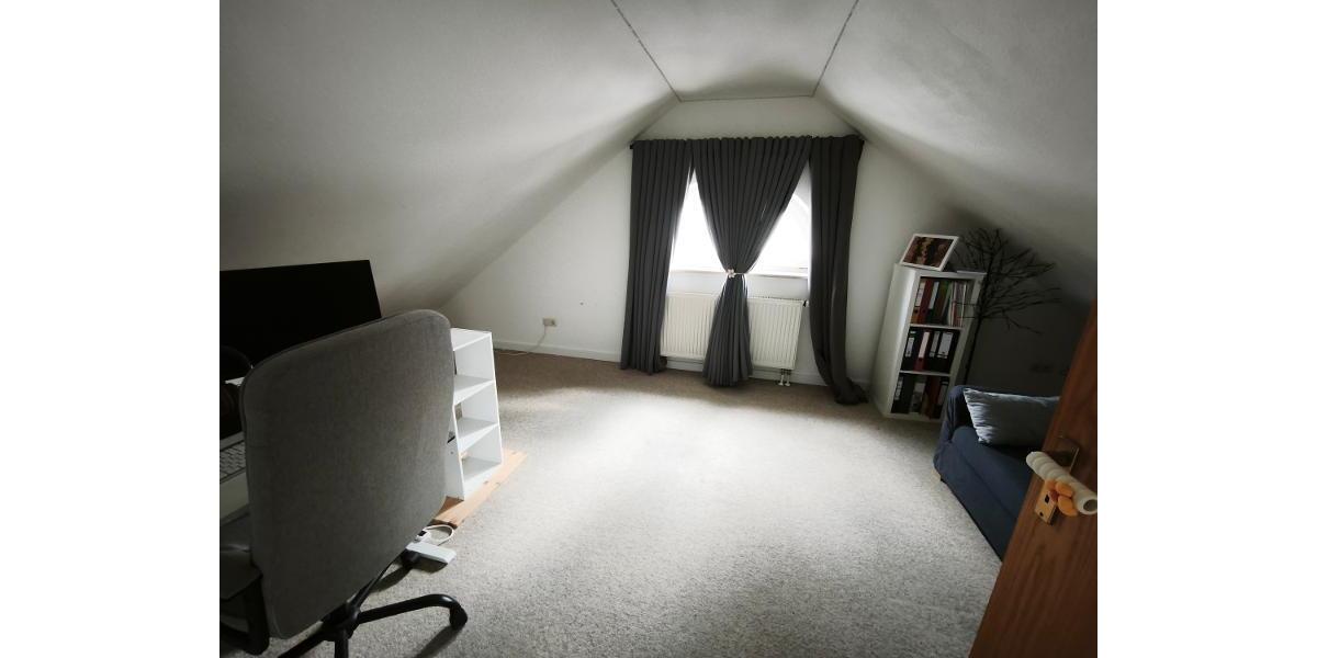 moderne 3 Zi. DG (2. OG) Wohnung mit Balkon und KFZ-Stellplatz - Etagenwohnung Uehlfeld | Angebot:26704502
