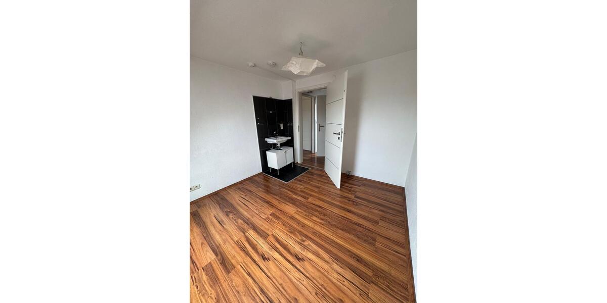 Dachgeschoßwohnung Stuttgart Stuttgart-West - 4 Zimmer, 80 m&sup2;, 411&euro; | Angebot:25962217