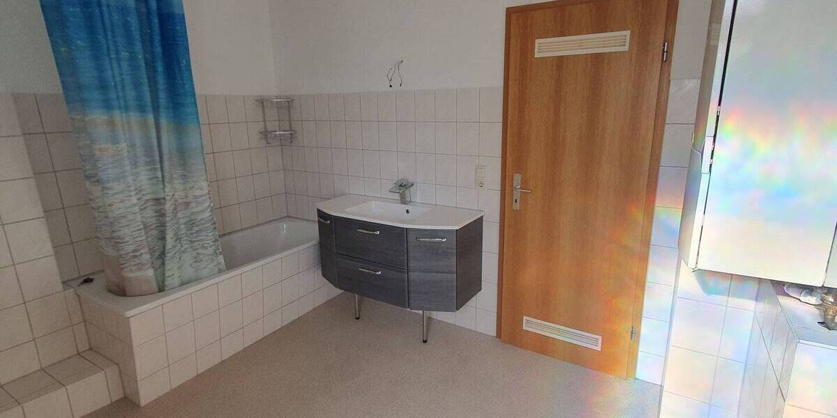 Etagenwohnung Schmölln - 2 Zimmer, 66 m&sup2;, 340&euro; | Angebot:26841463