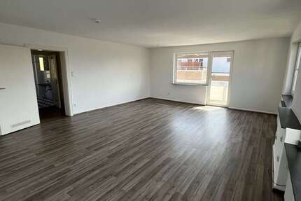 Wohnung Wiesbaden Nordost - 3 Zimmer, 104 m&sup2;, 990&euro; | Angebot:26119414