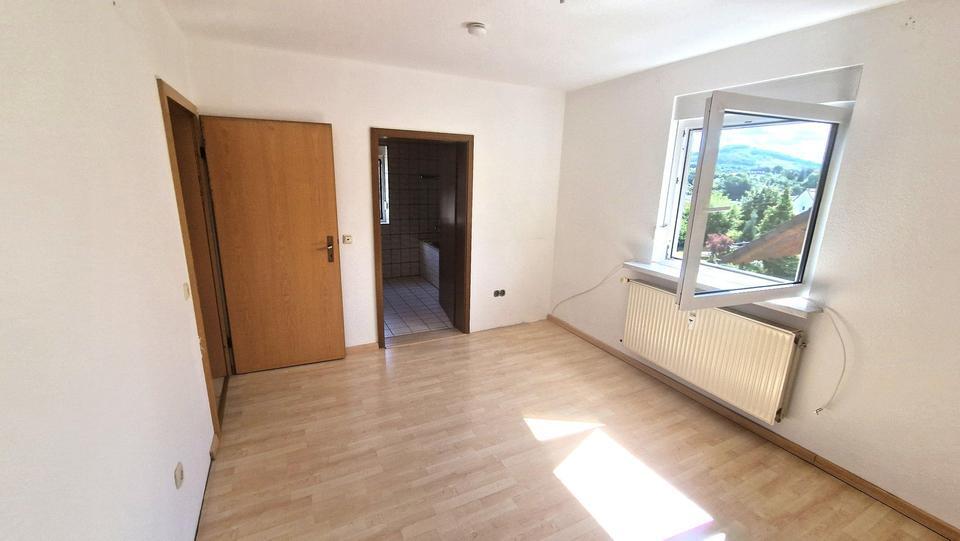 ObergeschoßWohnung 45m², Gartennutzung, Kellerbox, 5min. bis Siegen Zentrum