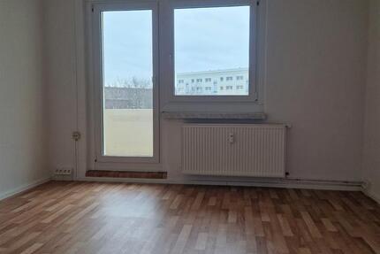 Schöne 3 - Raumwohnung mit Balkon Sachsenallee 84 sofort verfügbar! zimmer