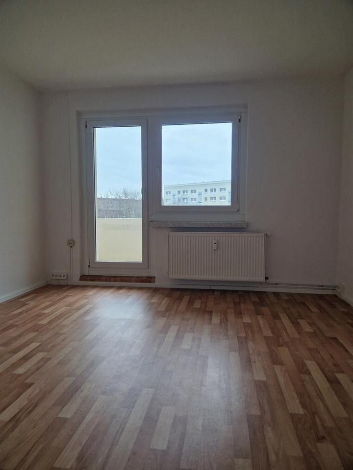 Schöne 3 - Raumwohnung mit Balkon Sachsenallee 84 sofort verfügbar! zimmer