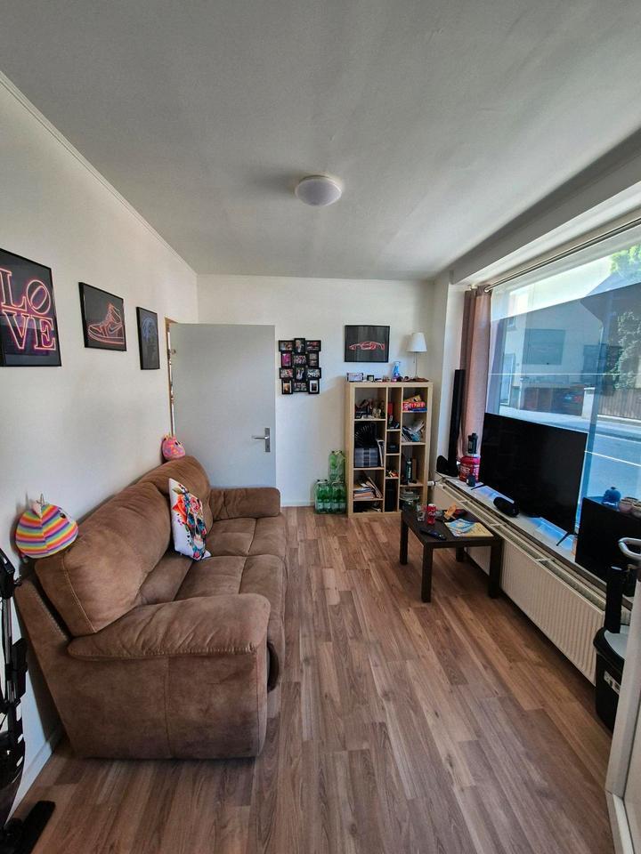 Ein Zimmer-Wohnung (möbliert) zimmer