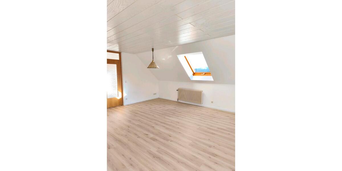 Dachgeschoßwohnung Engen - 3.5 Zimmer, 85 m&sup2;, 820&euro; | Angebot:25256446