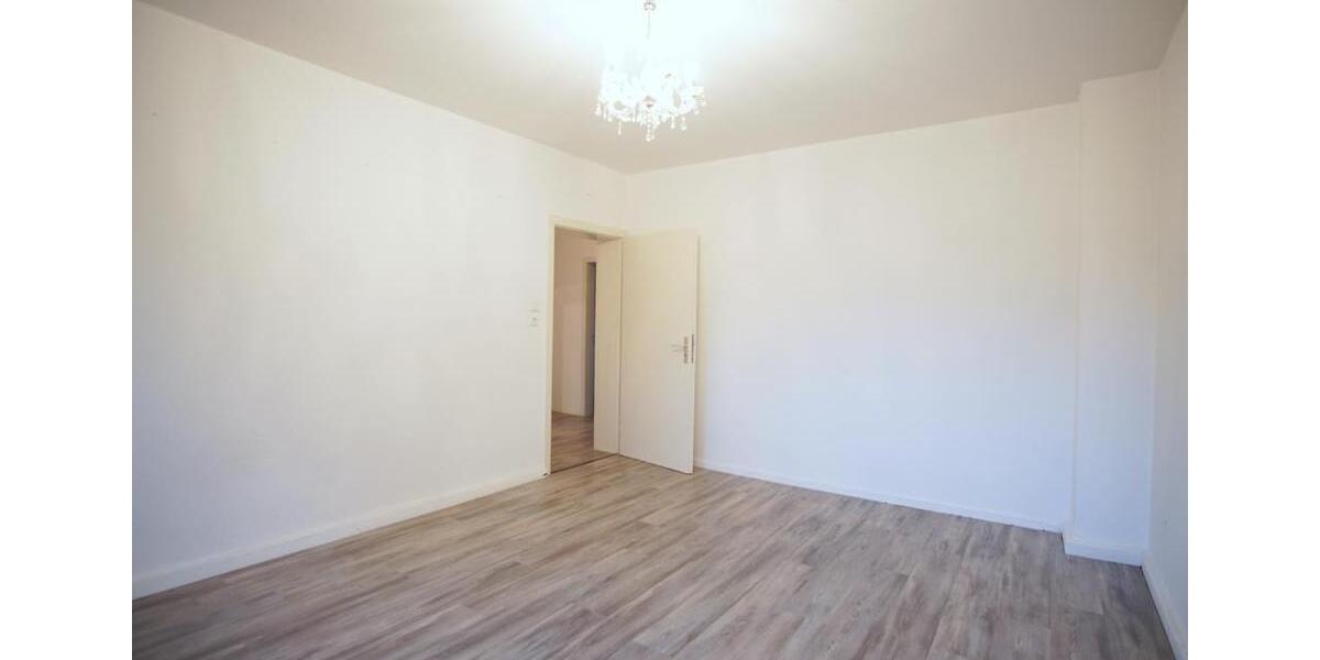 ~ Gepflegte Etagenwohnung mit Laminat und toller Aufteilung ~ 3 zimmer