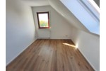 3 Zi. Wohnung im DG (1.OG) mit Balkon und Carport - Etagenwohnung Pommersfelden | Angebot:27230171