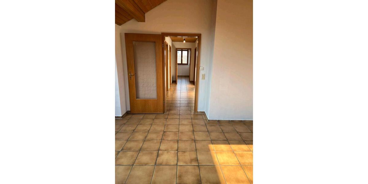 Dachgeschoßwohnung Trostberg - 2 Zimmer, 77 m&sup2;, 750&euro; | Angebot:26523041