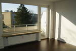 Zentrale 2-Zimmer-Wohnung mit Balkon und Einbauküche in Rellingen