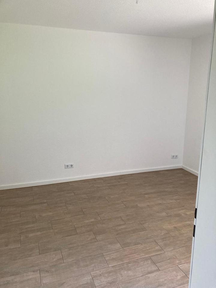 Schöne Süd-Terrassen-Wohnung direkt am Park + neue Küche + Parkplatz