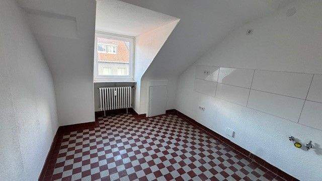 Etagenwohnung Saarbrücken St Johann - 3 Zimmer, 44 m&sup2;, 430&euro; | Angebot:25779823