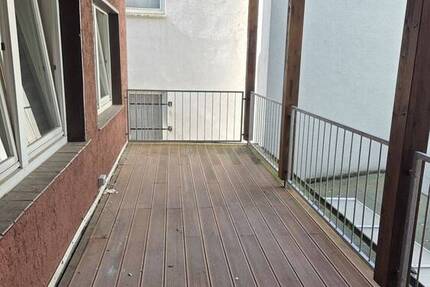 Erstbezug nach Sanierung - 3,5 RW im Zentrum mit großem Balkon