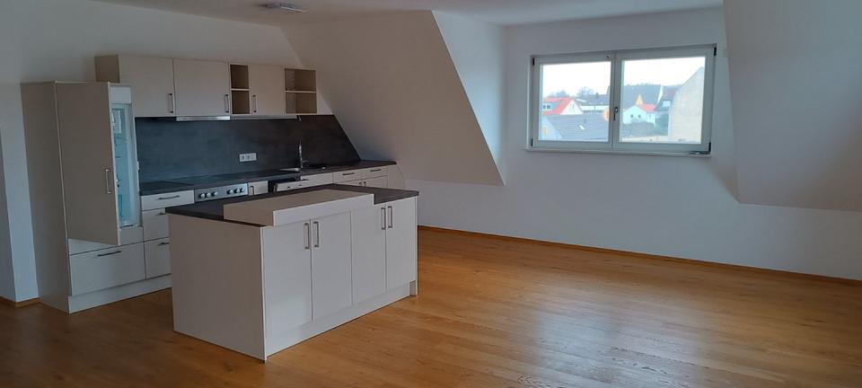 Dachgeschoßwohnung Wassertrüdingen - 5 Zimmer, 117 m&sup2;, 1.060&euro; | Angebot:24877180