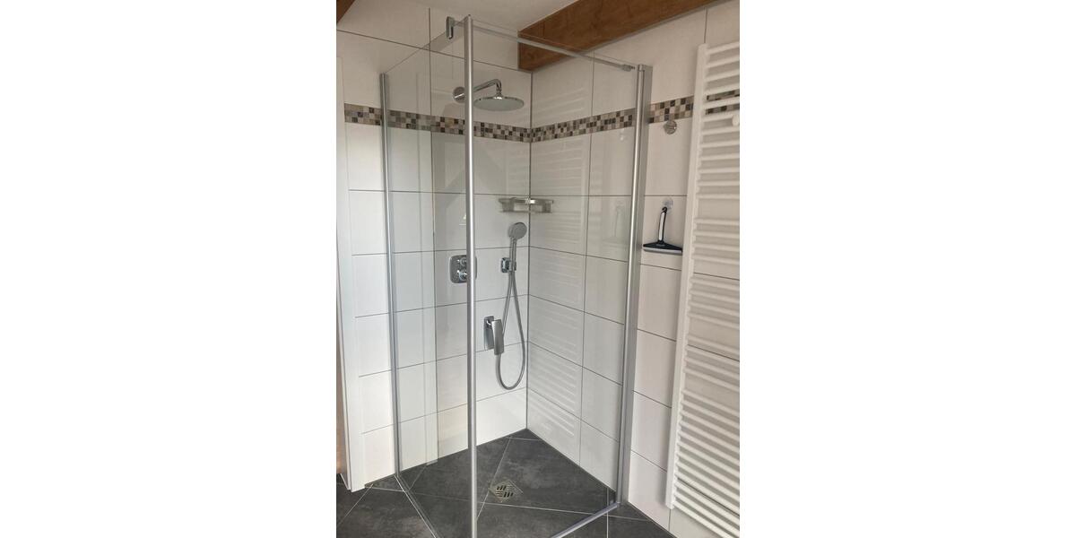 Dachgeschosswohnung mit Klima Balkon EBK Neuzustand Unikat 2 zimmer