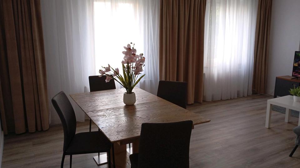 Wohnen auf Zeit Crimmitschau - 3 Zimmer, 80 m&sup2;, 18&euro; | Angebot:22202385