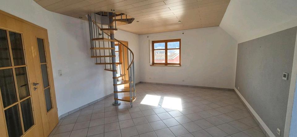 Dachgeschoßwohnung Alzenau - 3 Zimmer, 135 m&sup2;, 1.300&euro; | Angebot:25419244