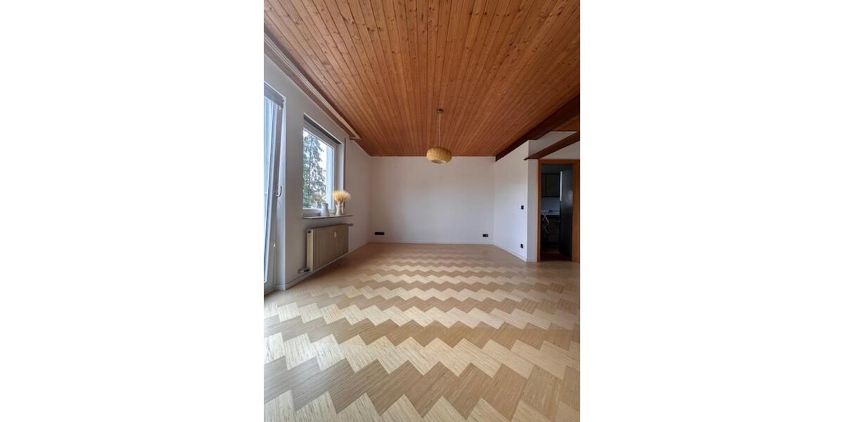 Attraktive 4,5-Zimmer-Maisonette Wohnung in Stuttgart-Möhringen 4.5 zimmer