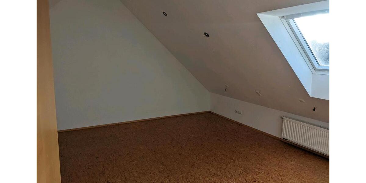 Dachgeschoßwohnung Adelshofen - 4 Zimmer, 132 m&sup2;, 910&euro; | Angebot:26537137