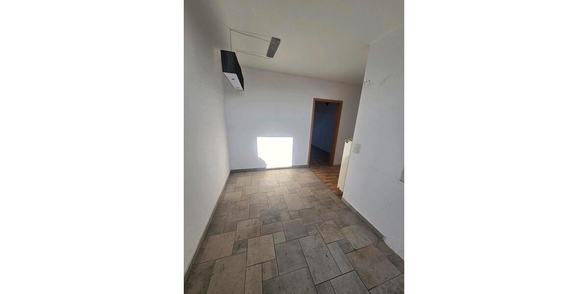 Dachgeschoßwohnung Genthin - 3 Zimmer, 90 m&sup2;, 680&euro; | Angebot:26226986