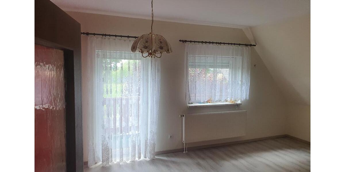 Sehr komf., ruhige Wohnung mit EBK,Solar,Kamin,Balkon, Stellpl. 4 zimmer