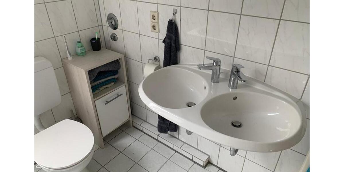 Helle, freundliche 4 Zi.DG-Whg m. Loggia, Garage u. Stellplatz 4 zimmer