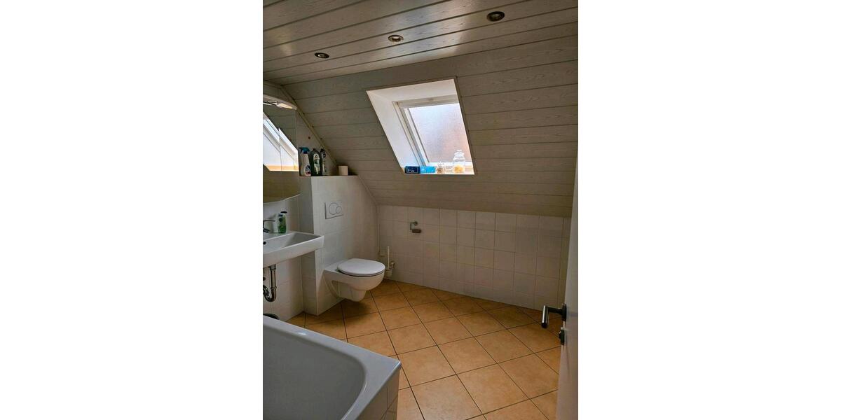 Dachgeschoßwohnung Guxhagen - 3 Zimmer, 100 m&sup2;, 800&euro; | Angebot:26279500