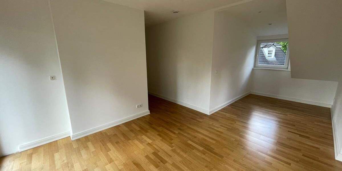 Mehrfamilienhaus, Wohnhaus Hamburg Volksdorf - 7 Zimmer, 247 m&sup2;, 3.100&euro; | Angebot:24812027