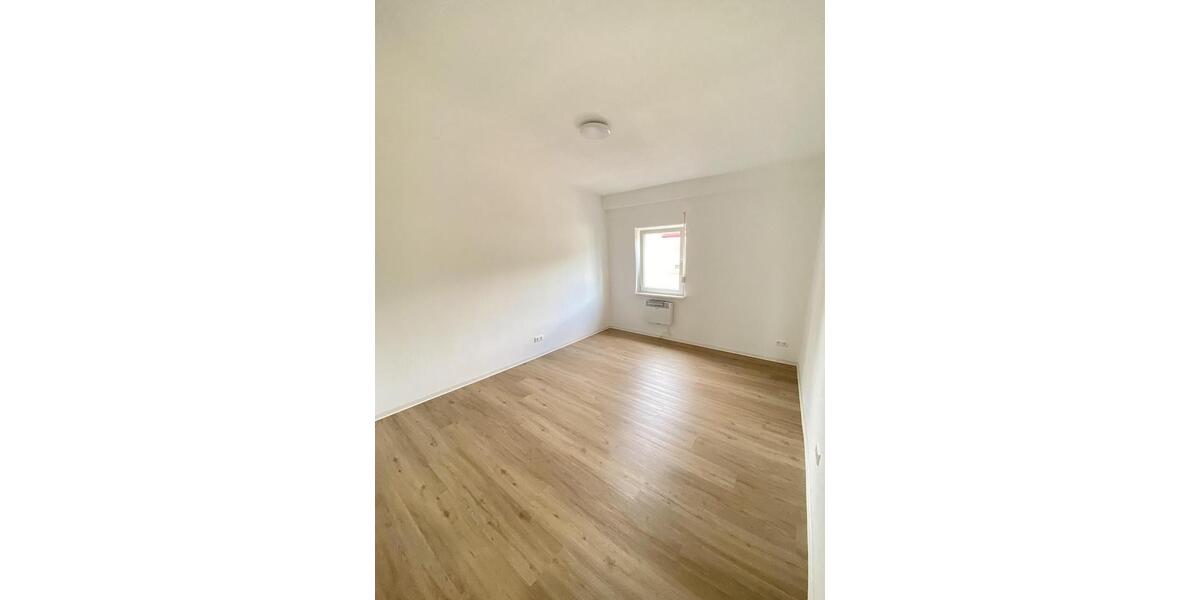 Zentral & Grüne Aussicht: Kernsanierte 3-Zimmer-Wohnung mit Einbauküche & Garten 3 zimmer