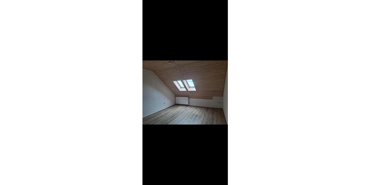Dachgeschoßwohnung Schierling - 4 Zimmer, 100 m&sup2;, 1.050&euro; | Angebot:26614912