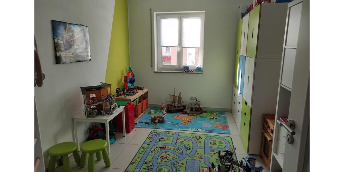 Etagenwohnung Schwandorf - 4 Zimmer, 100 m&sup2;, 1.225&euro; | Angebot:25855047