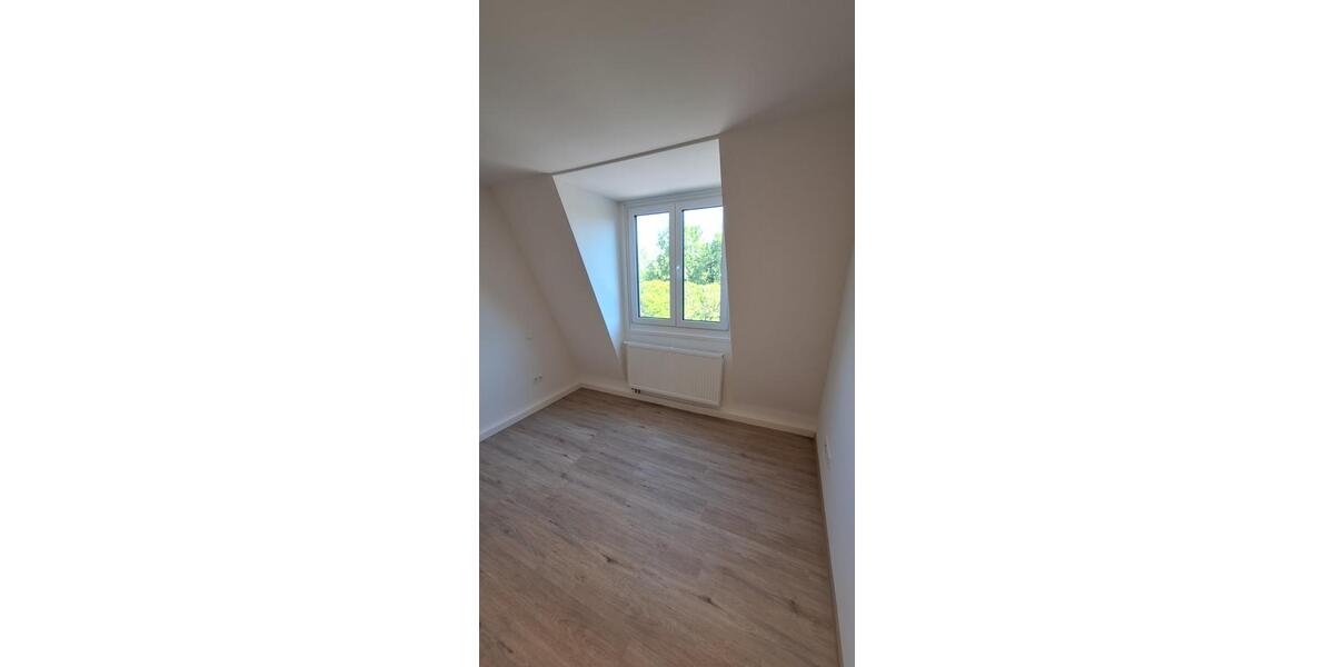 Dachgeschoßwohnung Lützen - 1 Zimmer, 28 m&sup2;, 361&euro; | Angebot:24465364