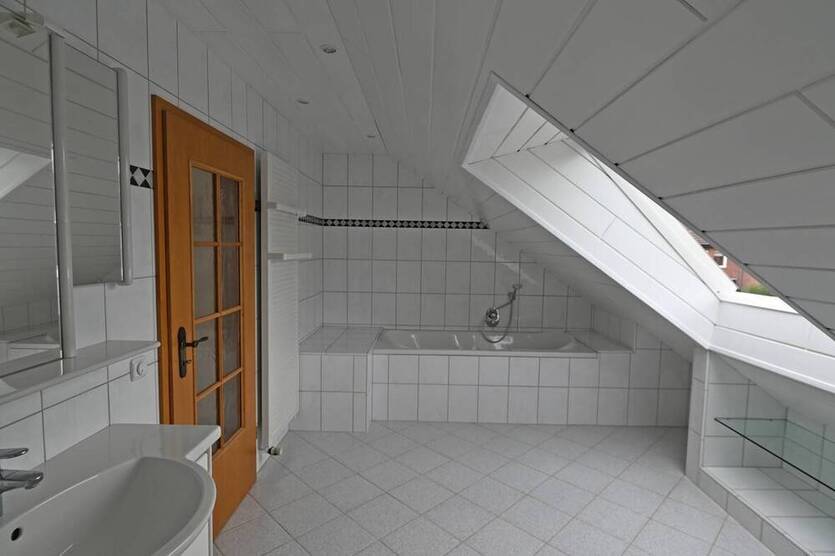 Paradies für Kinder! Frisch renoviertes EFH mit Garten & Garage in Grünlage Velbert