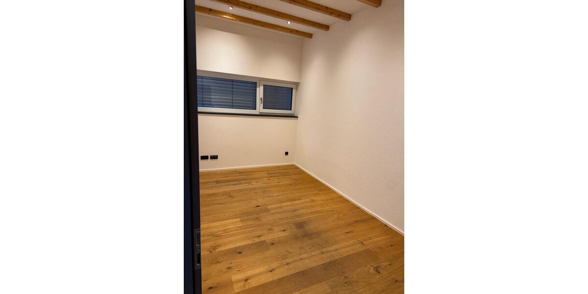 Etagenwohnung Kleines Wiesental - 4 Zimmer, 180 m&sup2;, 1.800&euro; | Angebot:25963190