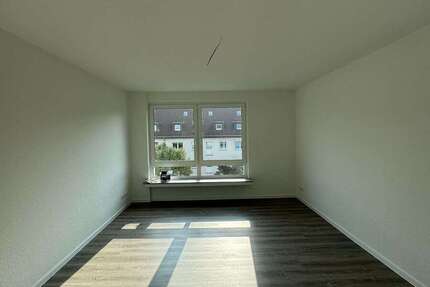 Wohnung Duisburg Neudorf-Süd - 3.5 Zimmer, 68 m&sup2;, 500&euro; | Angebot:26177057