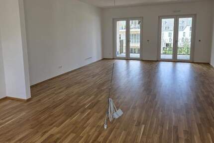 Hafencity Dresden! Traumhafte Wohnung mit zwei großen Balkonen, Lift und vieles mehr 3 zimmer