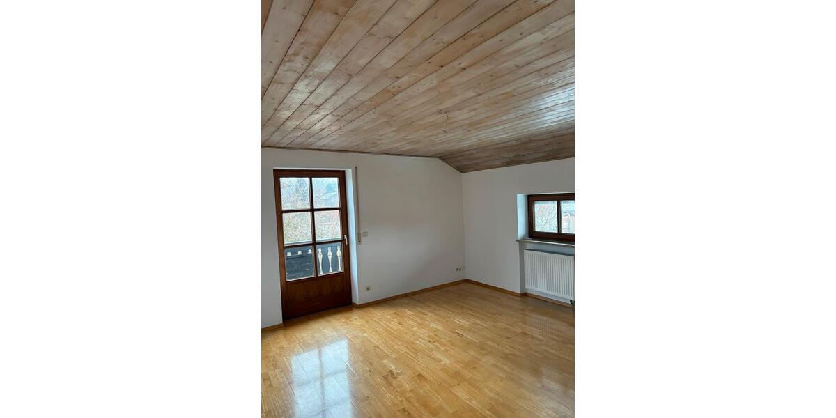 Etagenwohnung Tüßling - 4 Zimmer, 100 m&sup2;, 1.000&euro; | Angebot:25159623